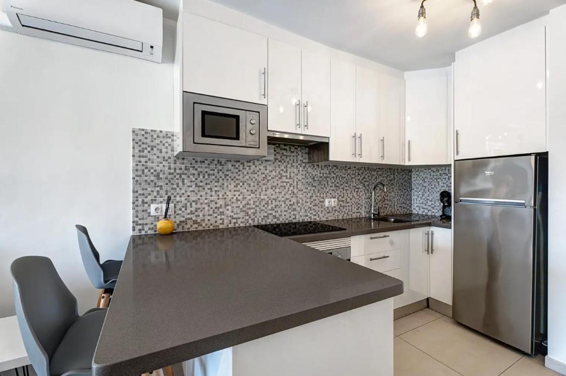 Apartamento De Lujo En Torre Del Sol, Playa De Las Americas アロナ エクステリア 写真