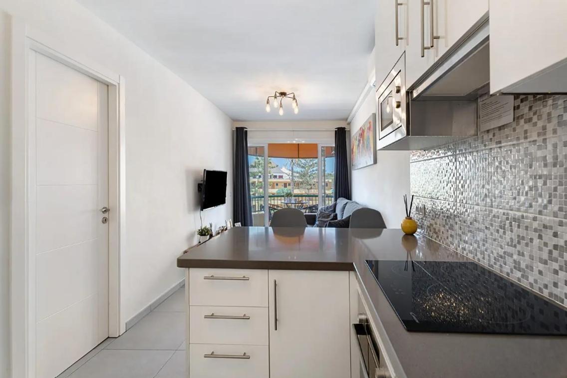 Apartamento De Lujo En Torre Del Sol, Playa De Las Americas アロナ エクステリア 写真