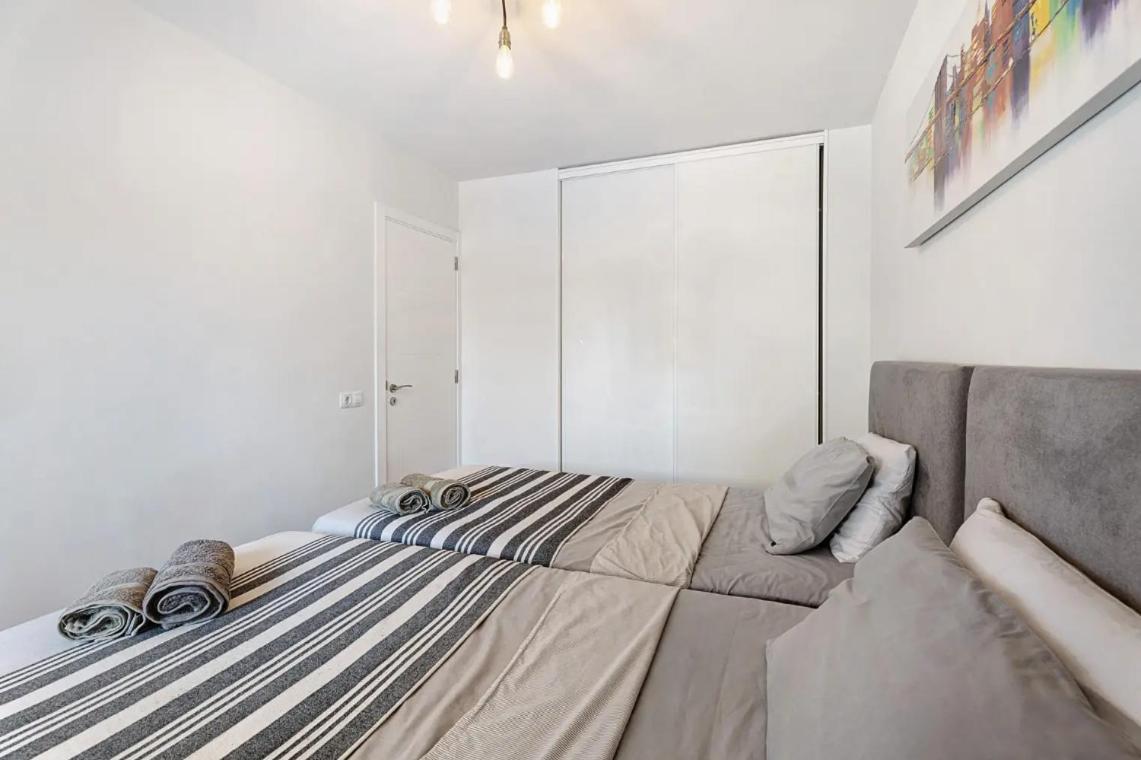 Apartamento De Lujo En Torre Del Sol, Playa De Las Americas アロナ エクステリア 写真