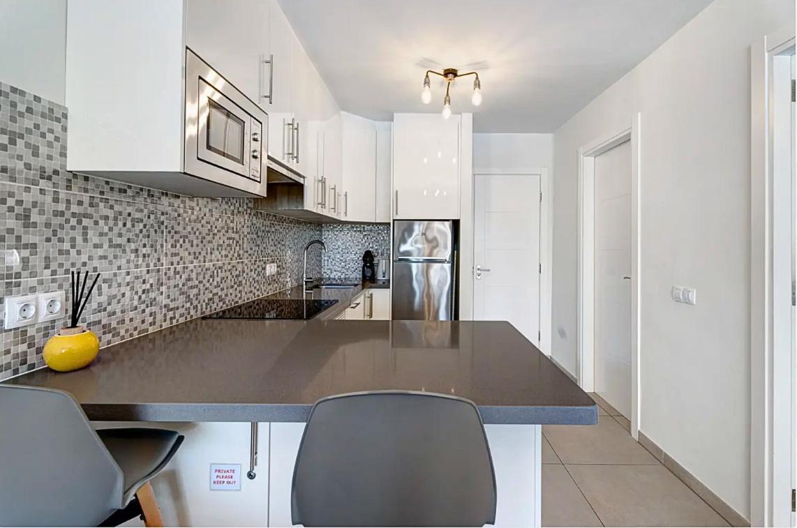 Apartamento De Lujo En Torre Del Sol, Playa De Las Americas アロナ エクステリア 写真
