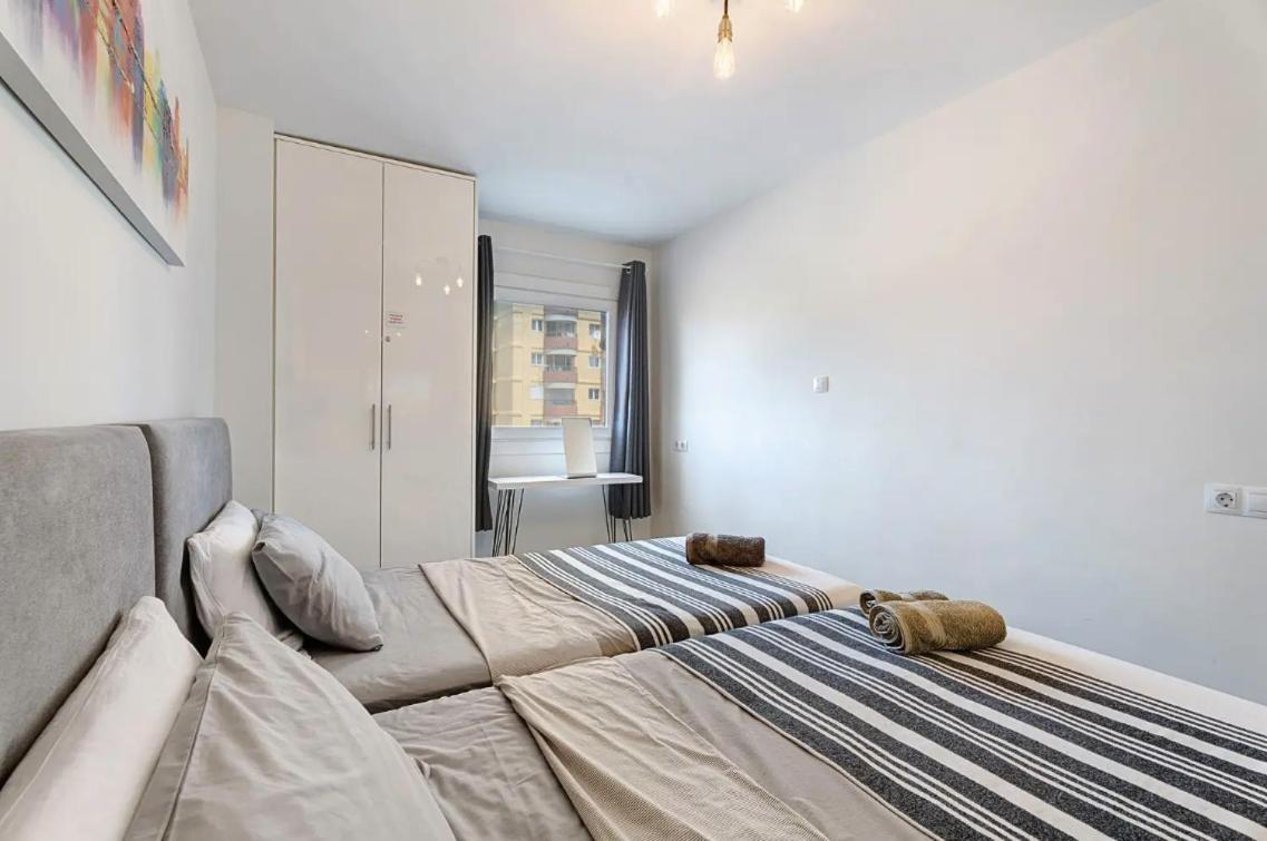 Apartamento De Lujo En Torre Del Sol, Playa De Las Americas アロナ エクステリア 写真